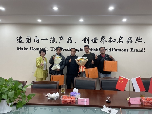 Latest company news about The Indonesian Customer Visited Xinwei Factory