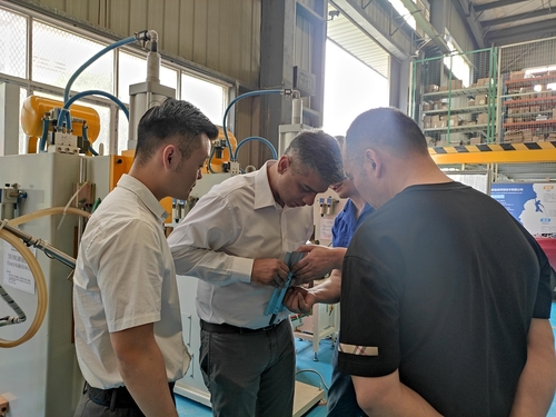 Latest company news about The Dubai Customer Visited Xinwei Factory