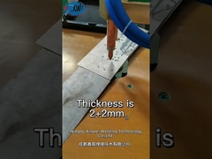 La saldatura di piastre metalliche da 2+2mm di saldatrici a doppia testa