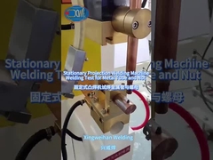 Saldatura di tubi e dadi metallici con la saldatrice stazionaria