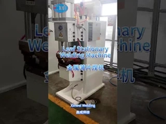 Saldatura di lamiere di metallo con saldatrice verticale