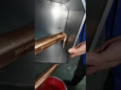 Saldatura di una struttura in acciaio inossidabile da 2 mm+2 mm con saldatore a punto sospeso