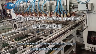 Saldatura delle barre d'acciaio da 5 mm con la saldatrice a punti in rete metallica