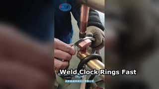 Saldatura dell'anello dell'orologio in acciaio con la saldatrice a punti a pedale